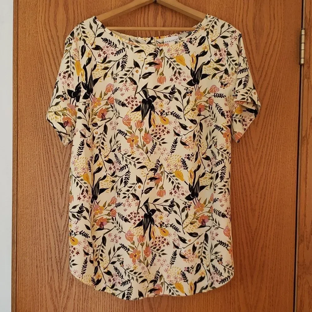 NWOT Ava & Viv Cream Colored Floral Flowy Top Sz 1X - Picture 1 of 6